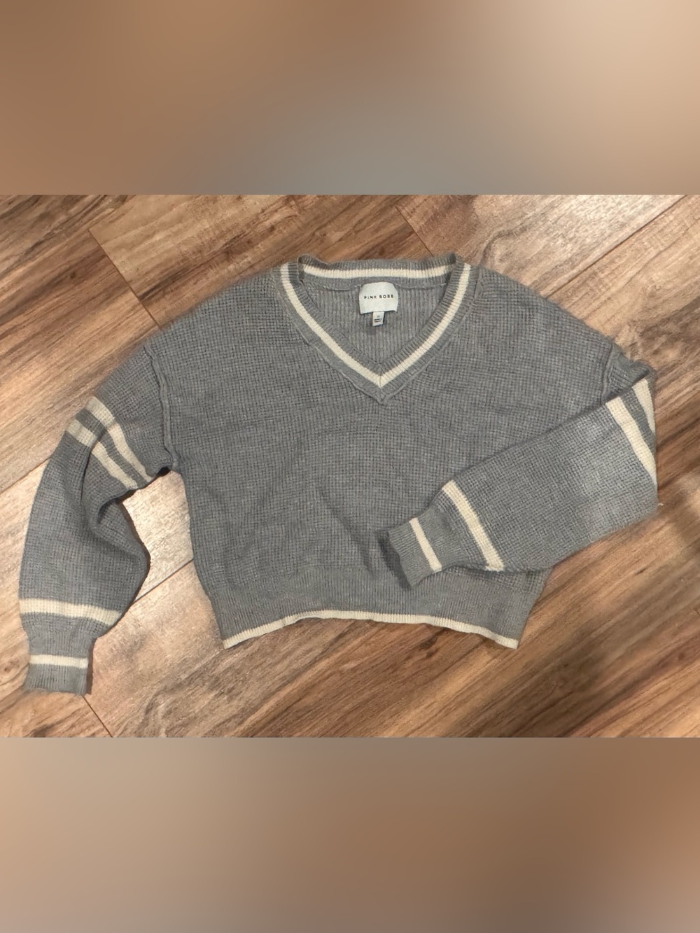 Pink Rose Light Gray V-Neck Cropped Sweater with Cream Trim